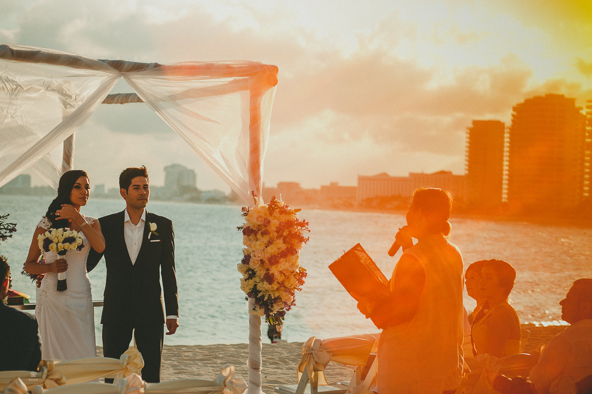 Cancun Wedding Photographer |Linda & Ulises| Grand Kristal Punta Cancun