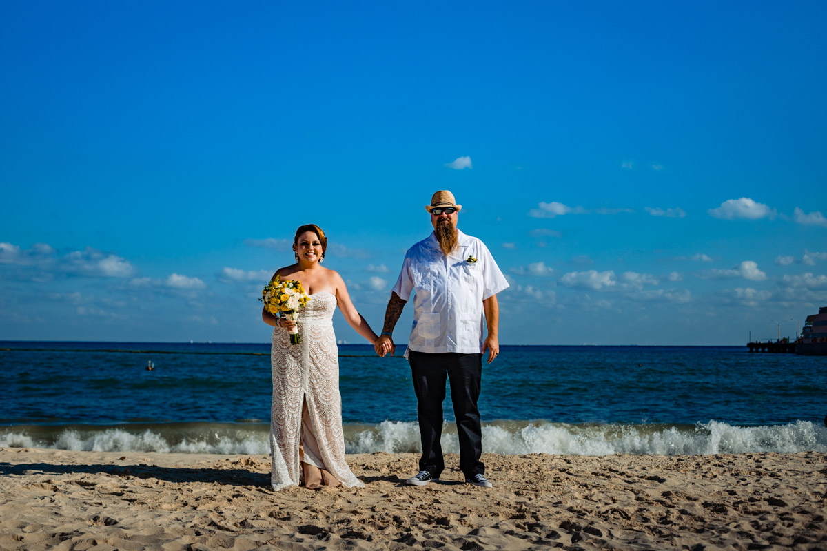 The couple ready for the wedding at Playa del Carmen