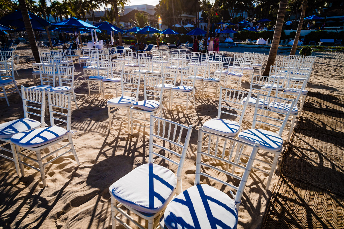 Wedding chairs at Reef Playacar 