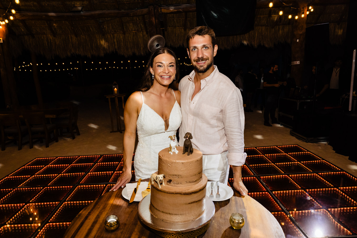 Bride and groom Cake moment 