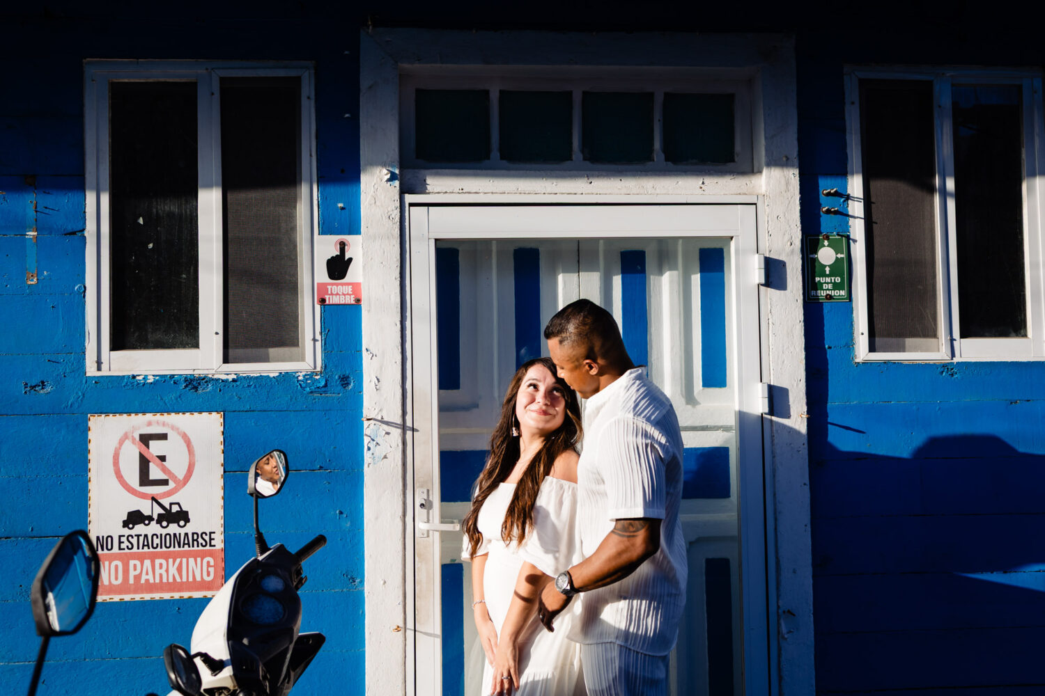 Honeymoon photographer in Isla Mujeres capturing romantic moments.