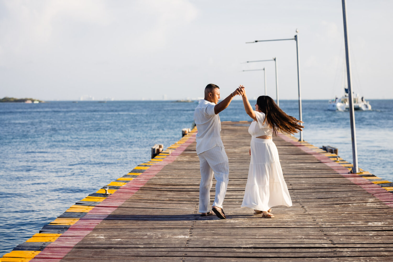 Newlyweds on honeymoon enjoying a photo session in Isla Mujeres.