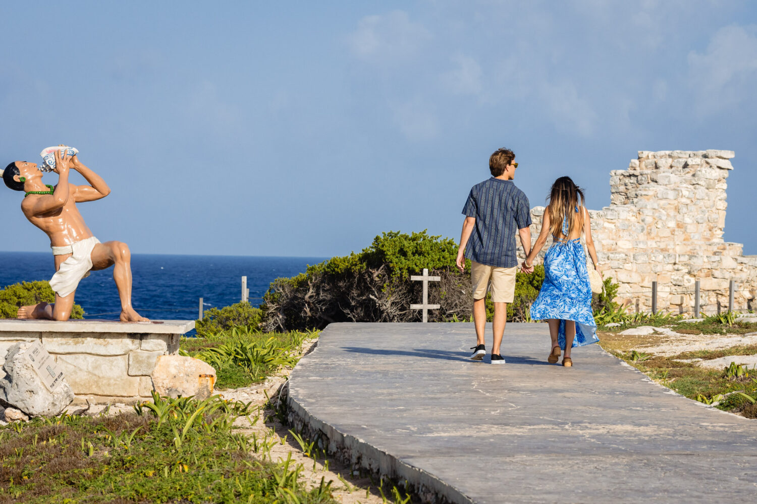 I am hidden the couple didn't see me 