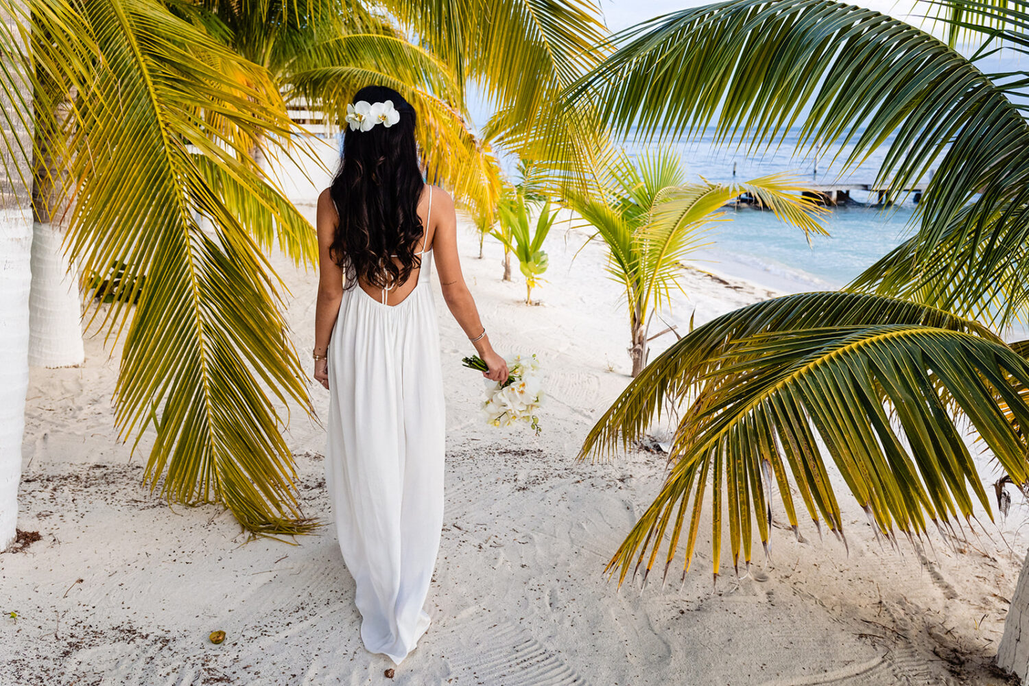 discover the Isla mujeres elopement photographer 