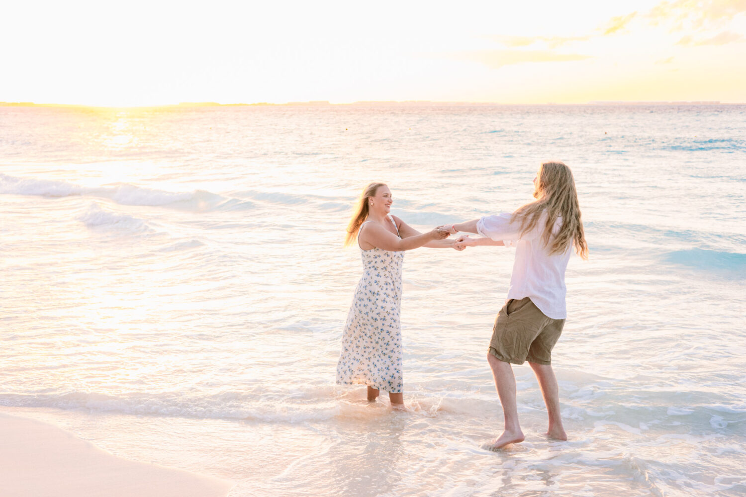 romantic couples photoshoot Isla Mujeres beach sunset